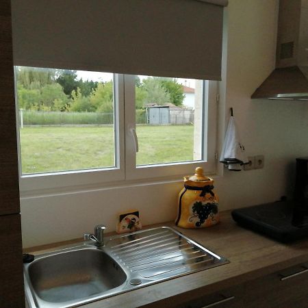La Petite Maison Des Vignes Les Eglisottes-et-Chalaures Esterno foto