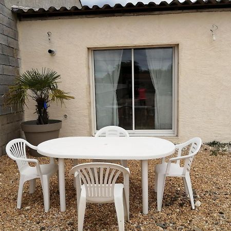La Petite Maison Des Vignes Les Eglisottes-et-Chalaures Esterno foto